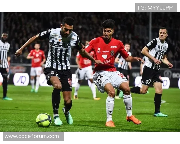 巴黎足球迎战沙托鲁争夺法甲积分榜关键战役