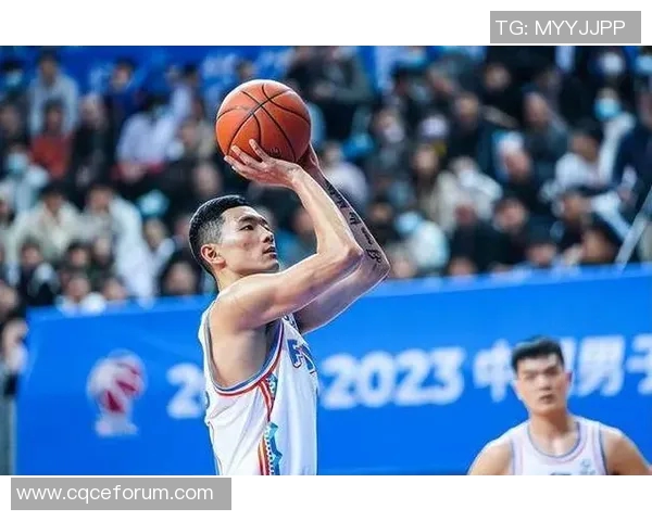 陈林坚的篮球之路：从青涩少年到职业球员的奋斗历程与荣耀时刻